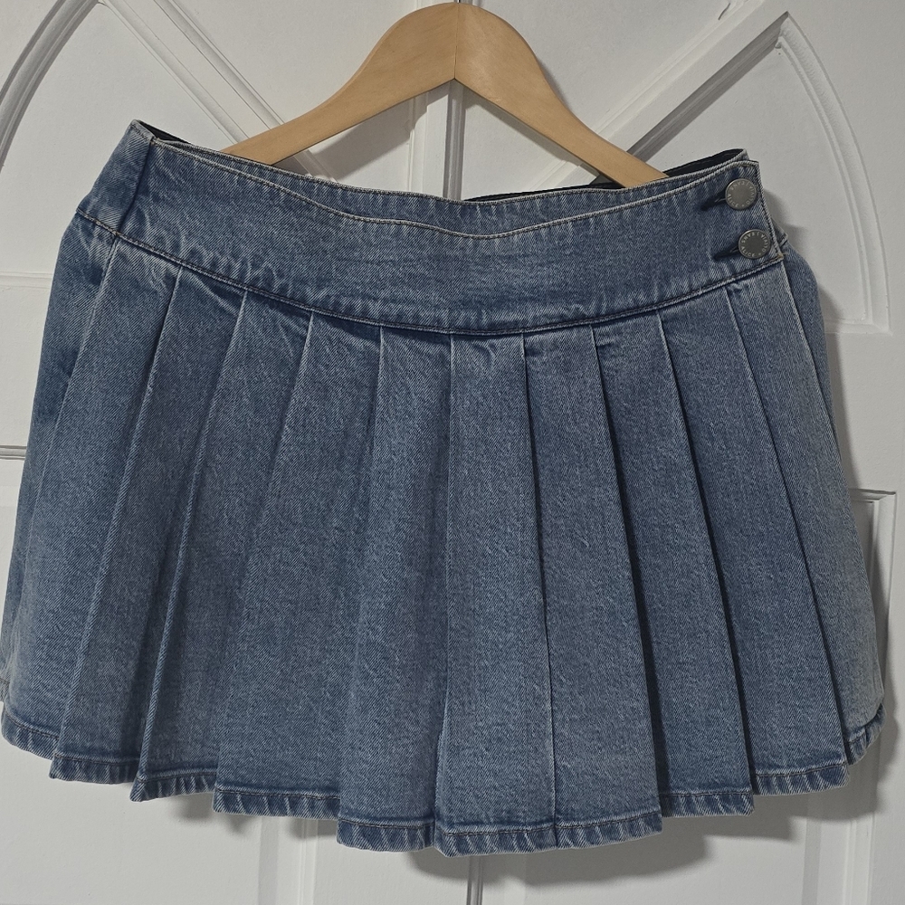 Alice + Olivia Blue Pleated Denim Mini Skirt